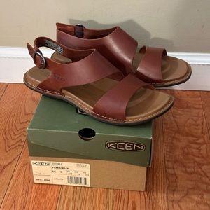 Keen women’s dress sandals size 7 brown.